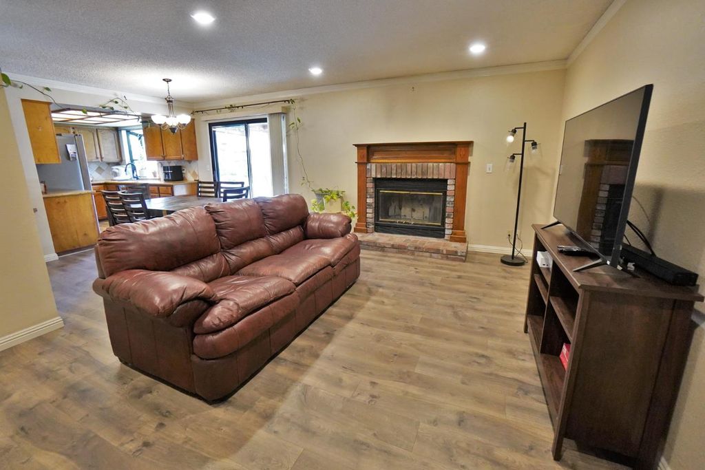 Image 18 of property listing at 5823 E Washington Avenue, Fresno, CA 93727