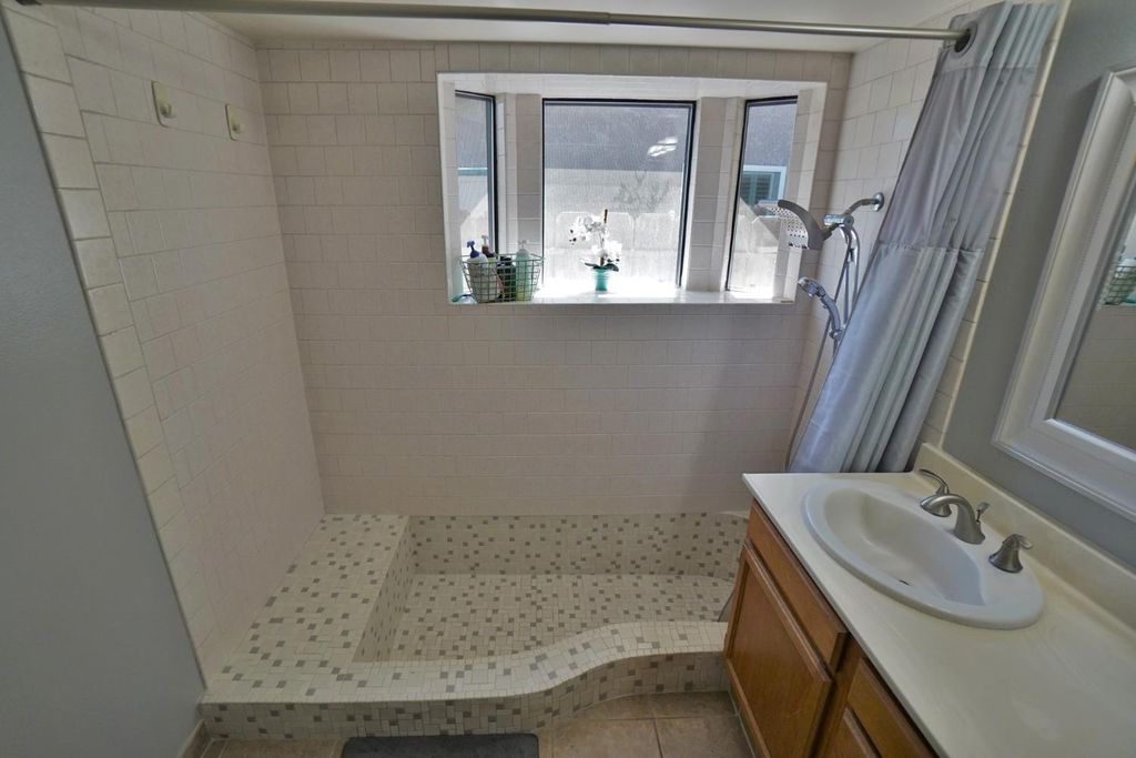 Image 36 of property listing at 5823 E Washington Avenue, Fresno, CA 93727