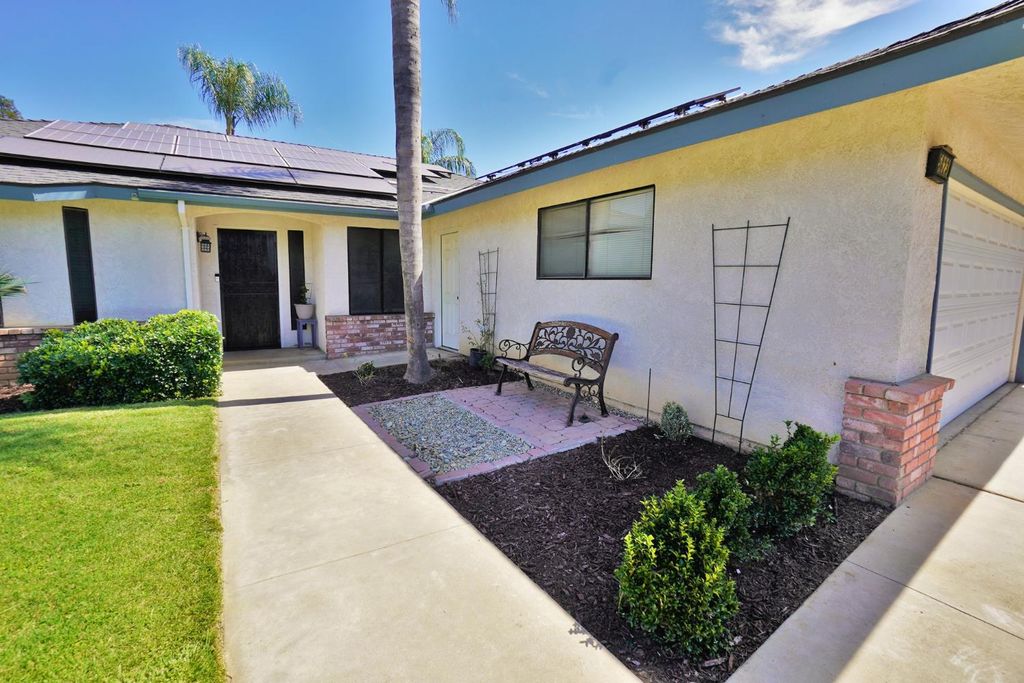 Image 4 of property listing at 5823 E Washington Avenue, Fresno, CA 93727