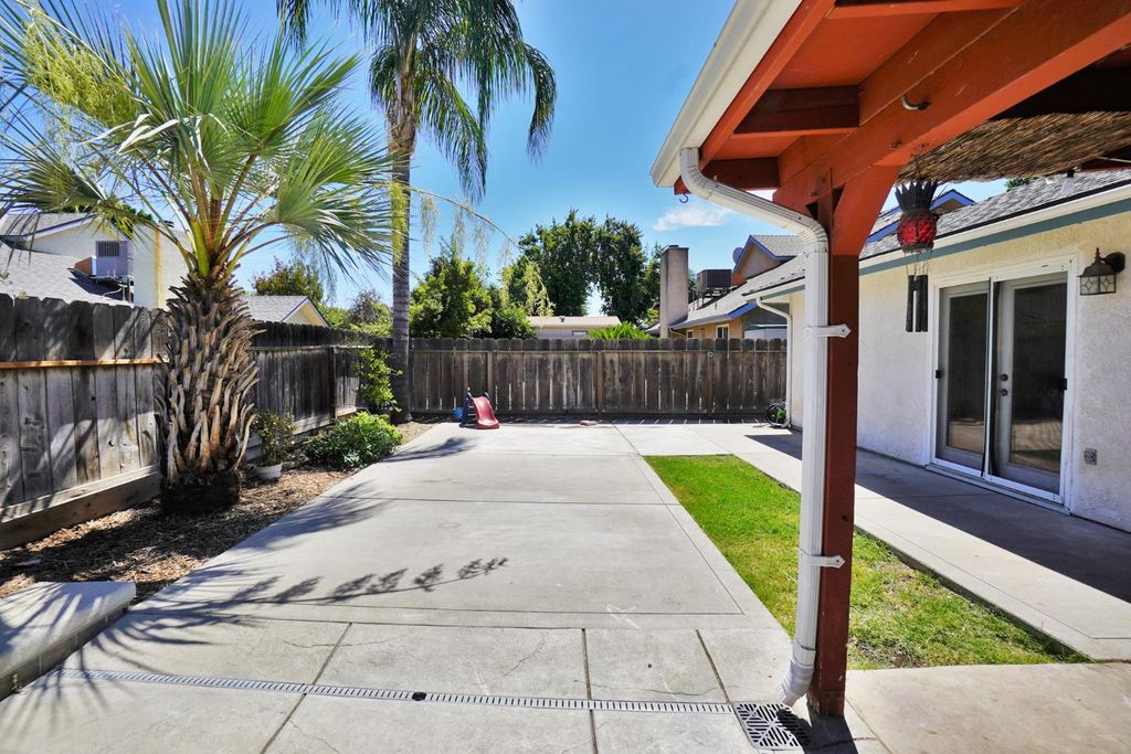 Image 40 of property listing at 5823 E Washington Avenue, Fresno, CA 93727