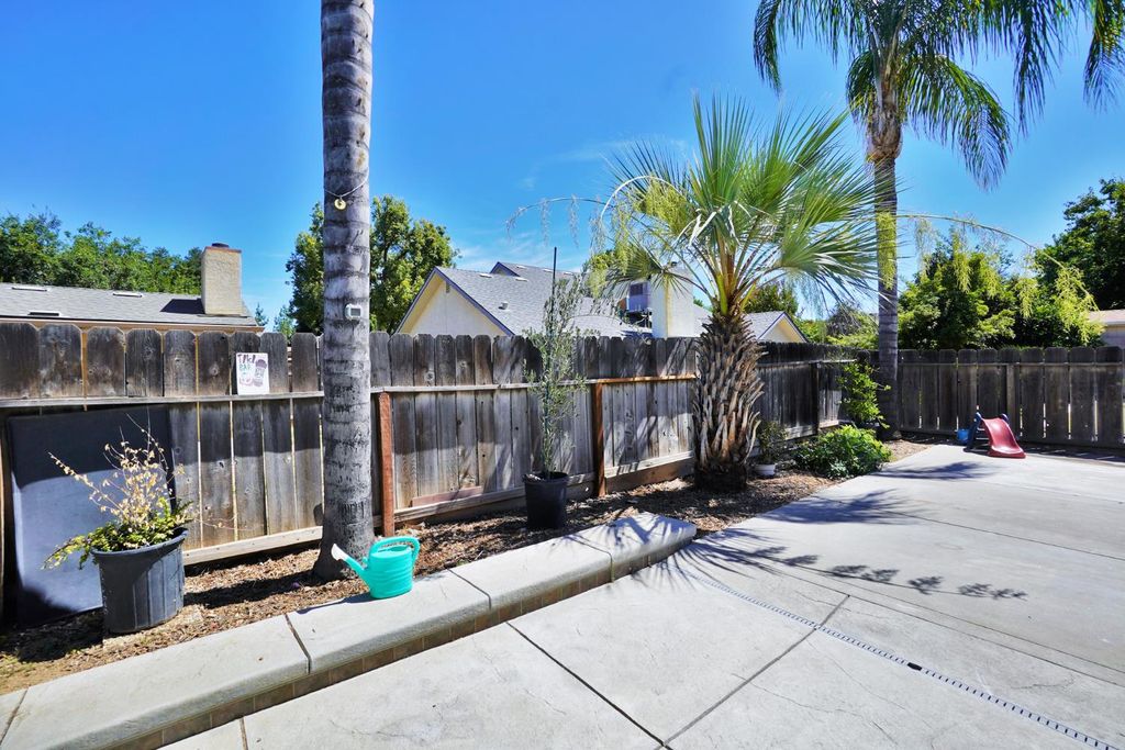 Image 47 of property listing at 5823 E Washington Avenue, Fresno, CA 93727