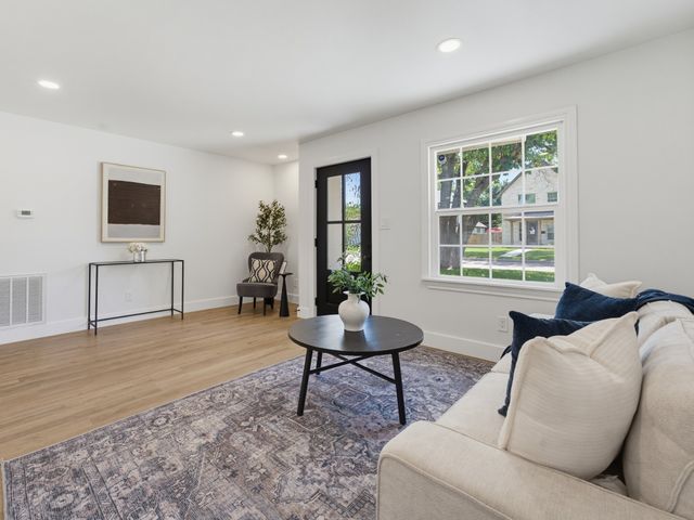 5852 Lyle Street, Westworth Village, TX 76114