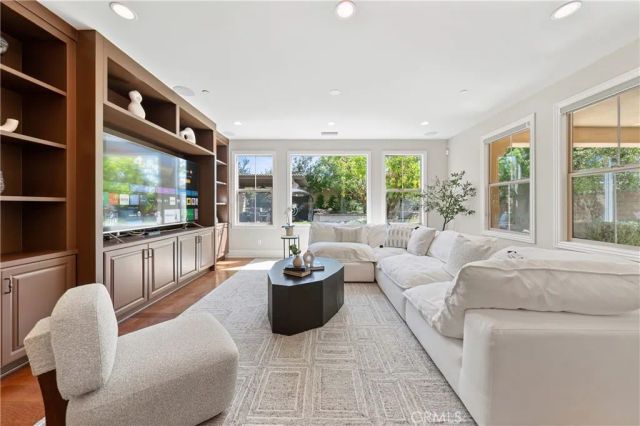 108 Tinker, Irvine, CA 92618