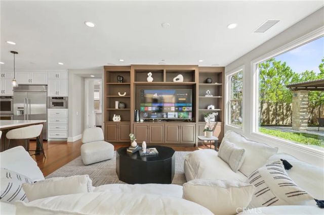 108 Tinker, Irvine, CA 92618