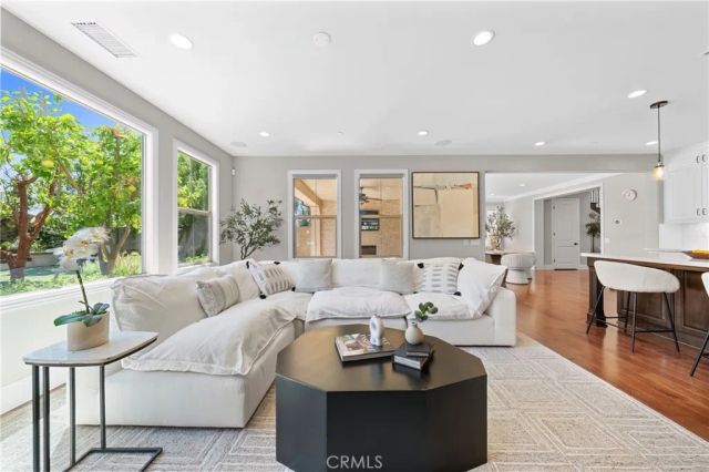 108 Tinker, Irvine, CA 92618