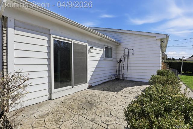 32967 Hampshire Street, Westland, MI 48185