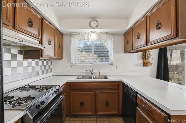 32967 Hampshire Street, Westland, MI 48185