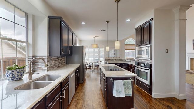 2148 Brookgate Drive, Grapevine, TX 76051