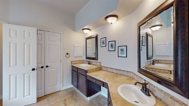 2148 Brookgate Drive, Grapevine, TX 76051