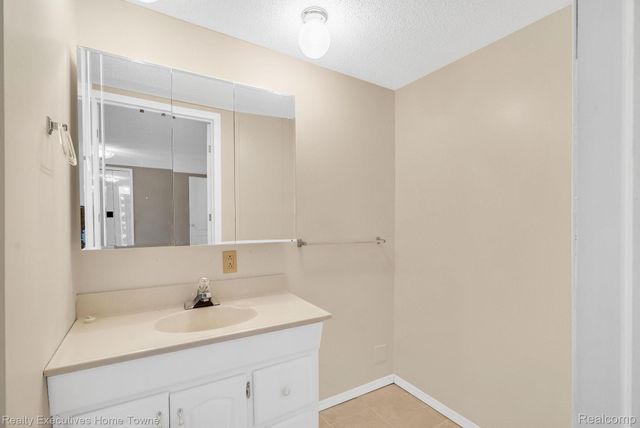 4333 24th Avenue 2, Fort Gratiot Charter Township, MI 48059