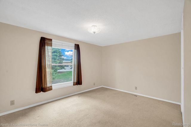 4333 24th Avenue 2, Fort Gratiot Charter Township, MI 48059