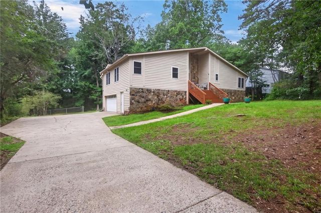 6715 Live Oak Lane, Douglasville, GA 30135