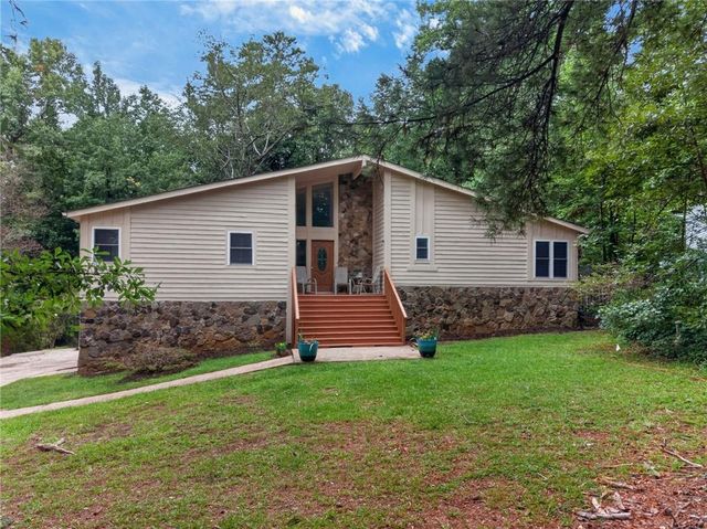 6715 Live Oak Lane, Douglasville, GA 30135