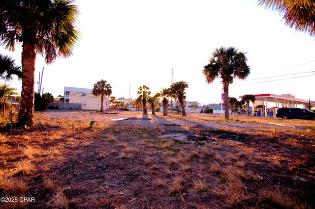 8226 Thomas Drive, Panama City, FL 32408