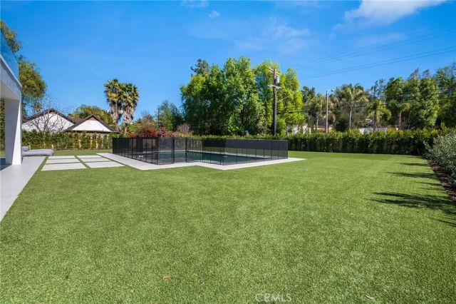 4930 Palomar Drive, Tarzana, CA 91356