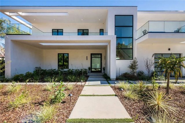 4930 Palomar Drive, Tarzana, CA 91356
