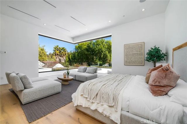 4930 Palomar Drive, Tarzana, CA 91356