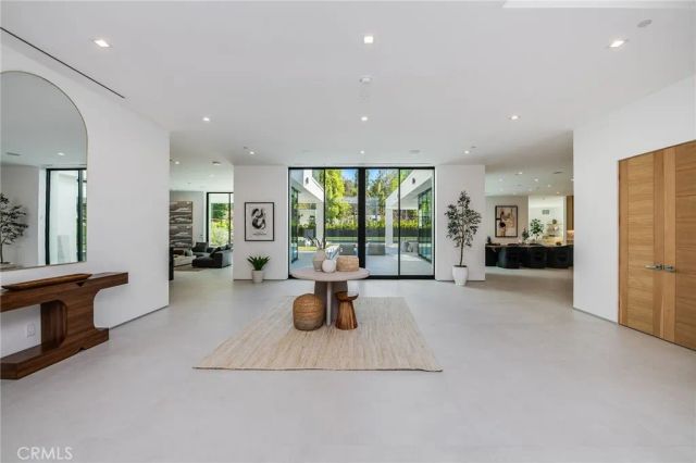 4930 Palomar Drive, Tarzana, CA 91356