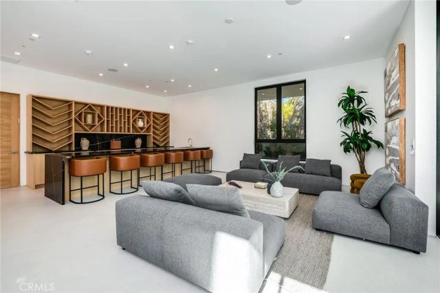 4930 Palomar Drive, Tarzana, CA 91356