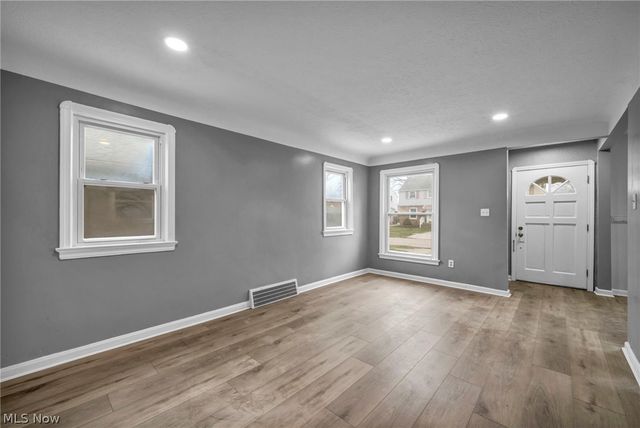 3202 Parklane Drive, Parma, OH 44134