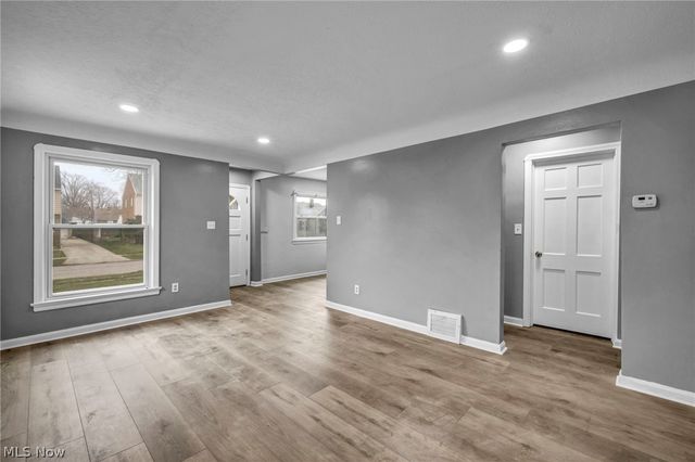 3202 Parklane Drive, Parma, OH 44134