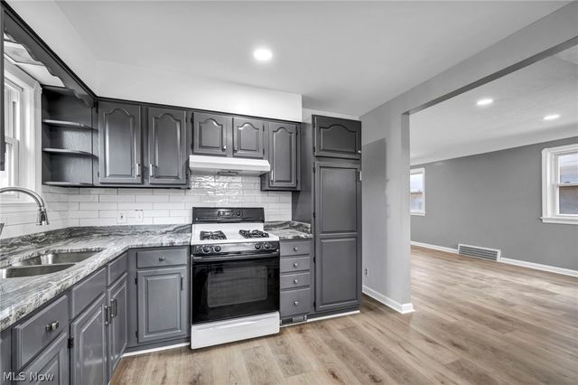 3202 Parklane Drive, Parma, OH 44134