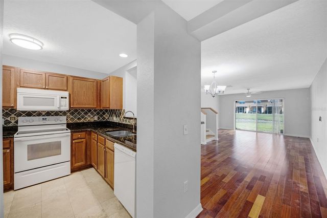 6928 HAWTHORNE TRACE LANE, Riverview, FL 33578