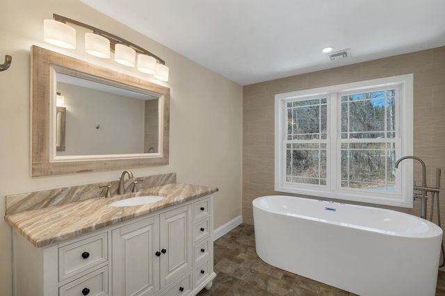 142 Worcester Road, Hollis, NH 03049