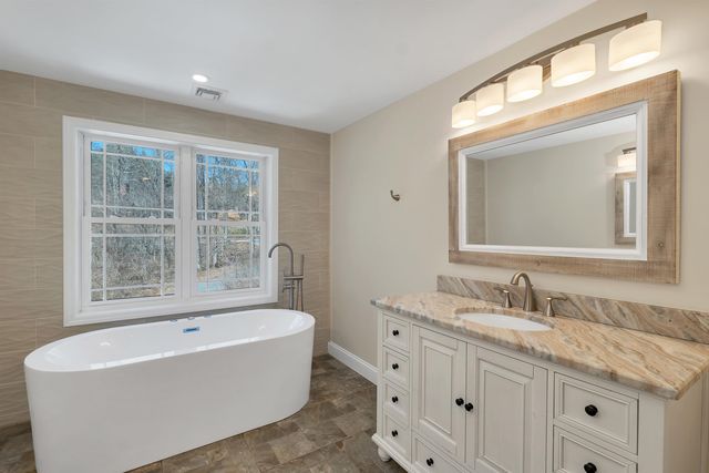 142 Worcester Road, Hollis, NH 03049