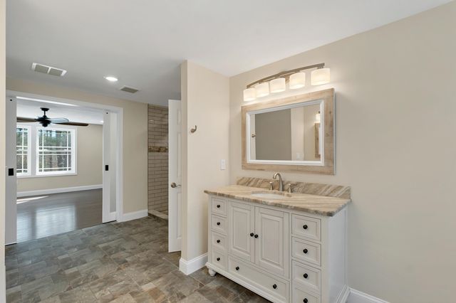 142 Worcester Road, Hollis, NH 03049