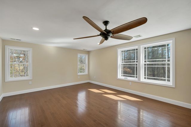 142 Worcester Road, Hollis, NH 03049