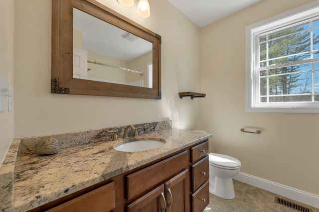 142 Worcester Road, Hollis, NH 03049