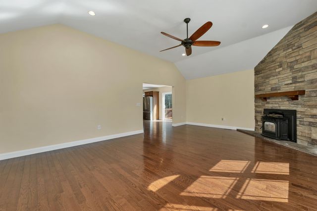 142 Worcester Road, Hollis, NH 03049