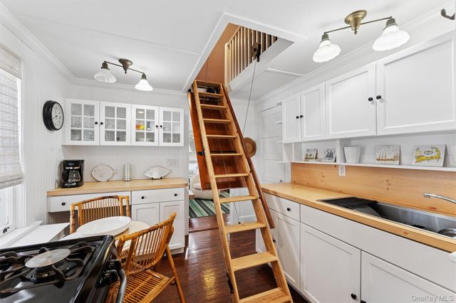 424 Main Street, Quiogue, NY 11978