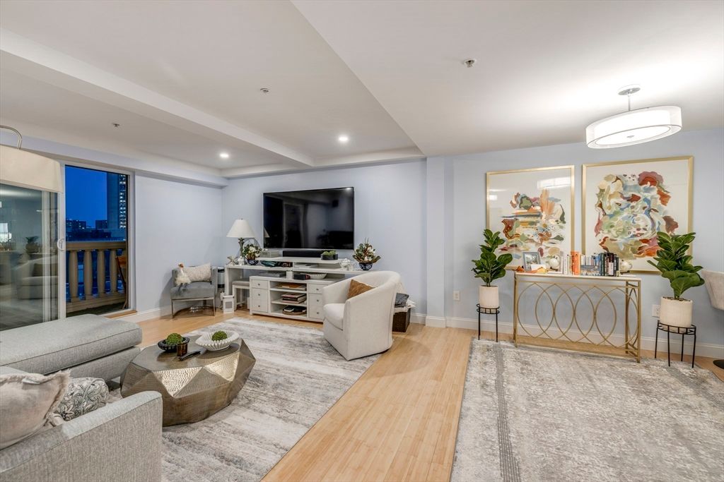 183-185A Massachusetts Ave 602, Boston, MA 02115