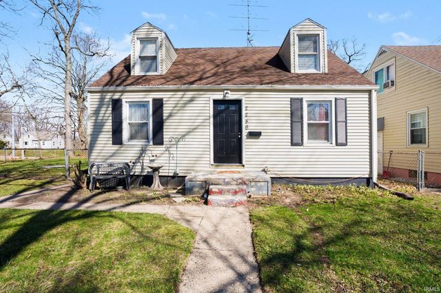 2246 Beverly Place, South Bend, IN 46616