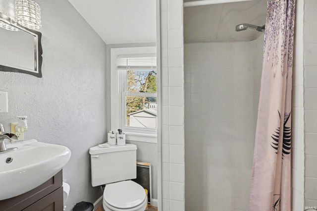 2246 Beverly Place, South Bend, IN 46616