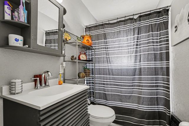 2246 Beverly Place, South Bend, IN 46616