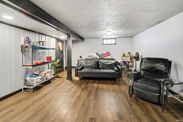 2246 Beverly Place, South Bend, IN 46616