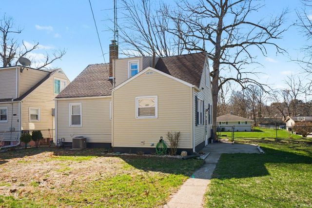 2246 Beverly Place, South Bend, IN 46616