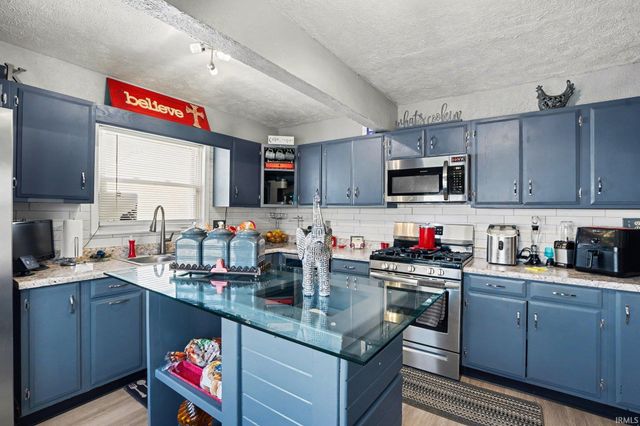 2246 Beverly Place, South Bend, IN 46616