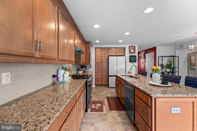 1722 BRADLEY DR, Harrisburg, PA 17110