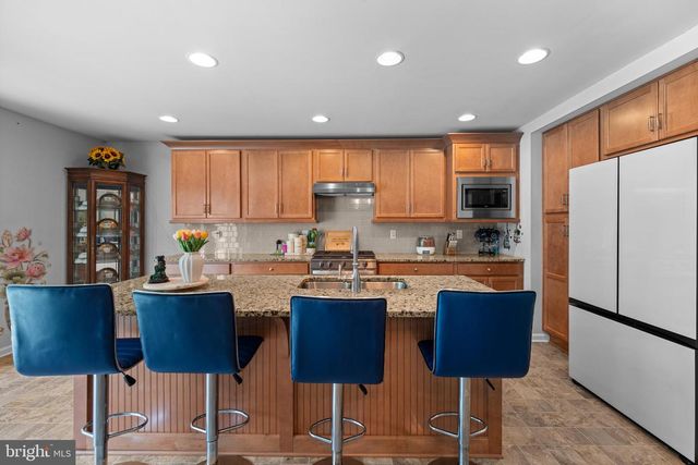 1722 BRADLEY DR, Harrisburg, PA 17110