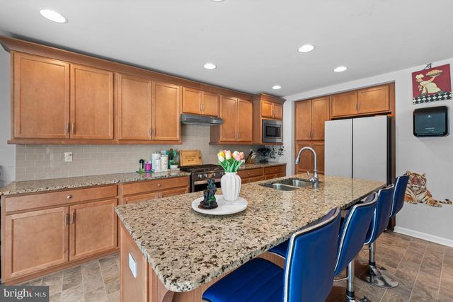 1722 BRADLEY DR, Harrisburg, PA 17110