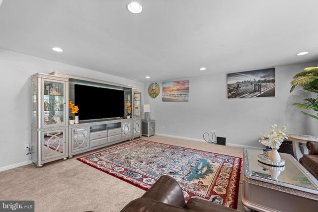 1722 BRADLEY DR, Harrisburg, PA 17110