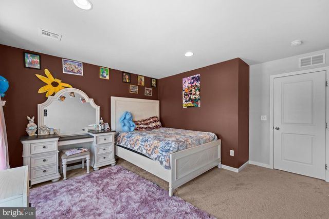1722 BRADLEY DR, Harrisburg, PA 17110