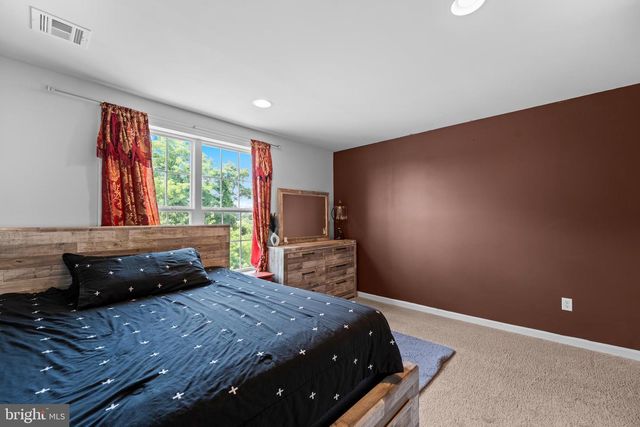1722 BRADLEY DR, Harrisburg, PA 17110