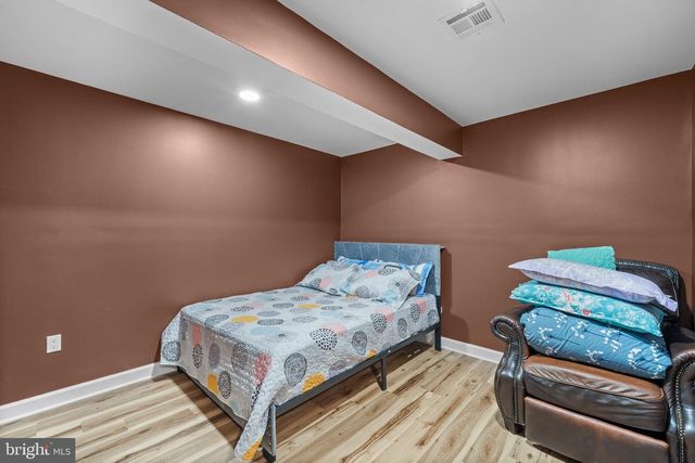 1722 BRADLEY DR, Harrisburg, PA 17110