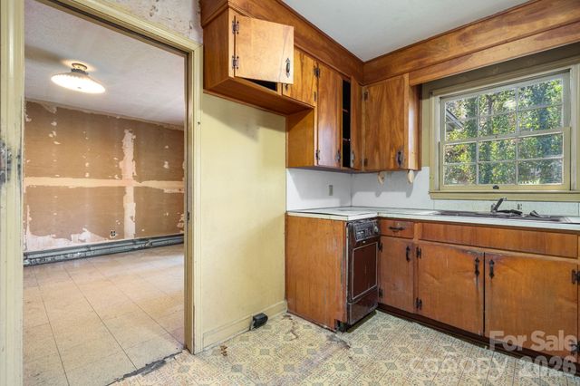 308 E Concord Street, Morganton, NC 28655