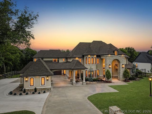 17845 E Falcon Pass, Owasso, OK 74055